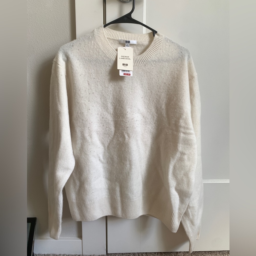 Uniqlo Premium LambsWool Crewneck Sweater cream off white